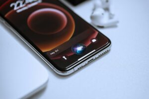 There is a possibility that Apple has finally learnt its lesson from the disastrous AI Siri mistake.