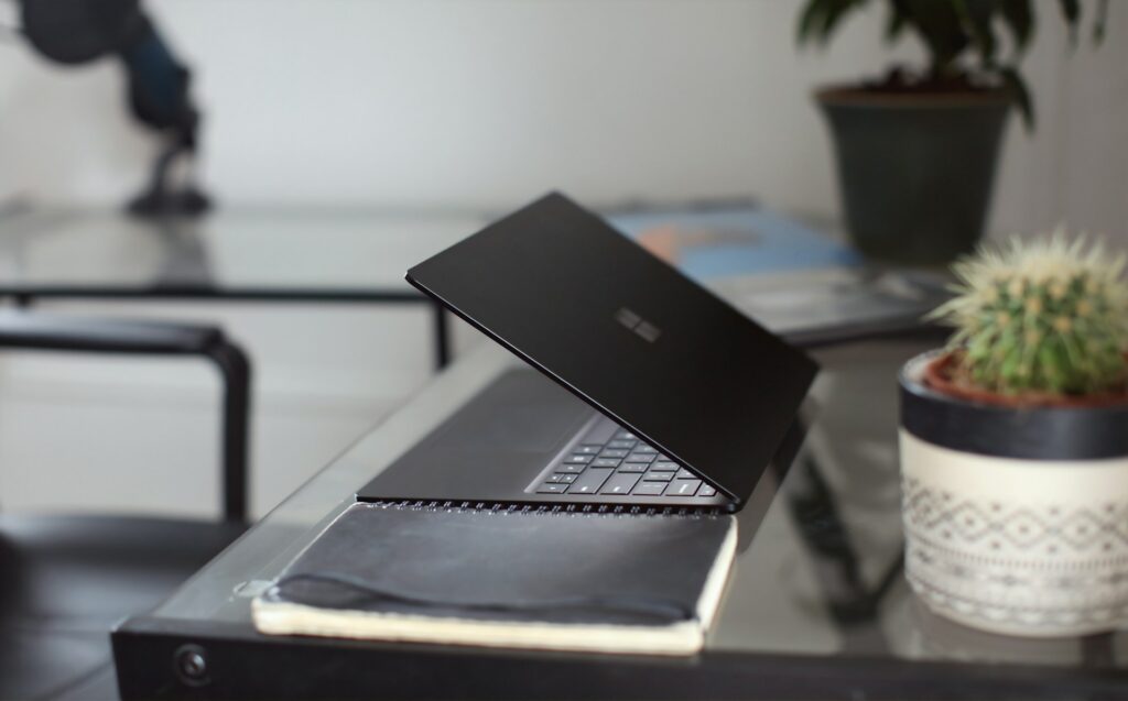 Managing User Accounts in Windows 10: Tutorial and Guide