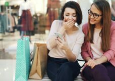 How to Avoid Being Scammed While Shopping on the Internet in a Safe Manner