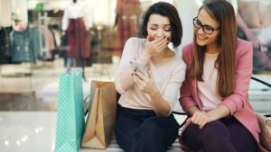 How to Avoid Being Scammed While Shopping on the Internet in a Safe Manner
